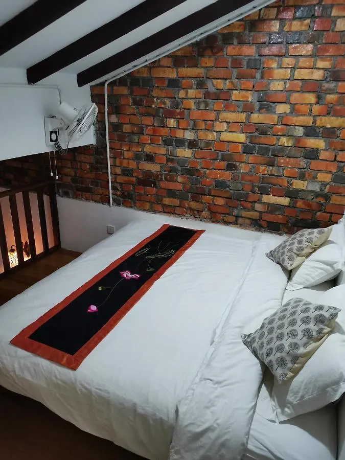 Rangoon Residences + George Town Habitación en casa particular